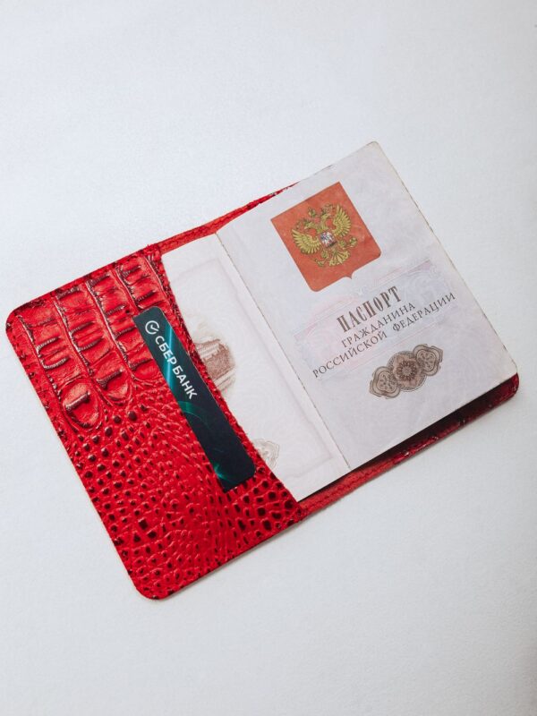 Обложка для паспорта красная