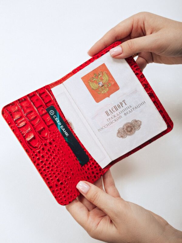 Обложка для паспорта красная