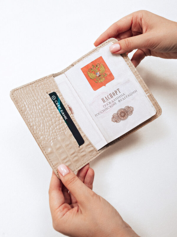 Обложка для паспорта бежевая