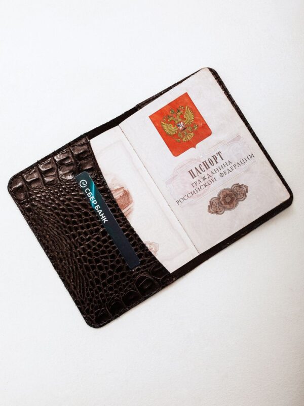 Обложка для паспорта коричневая