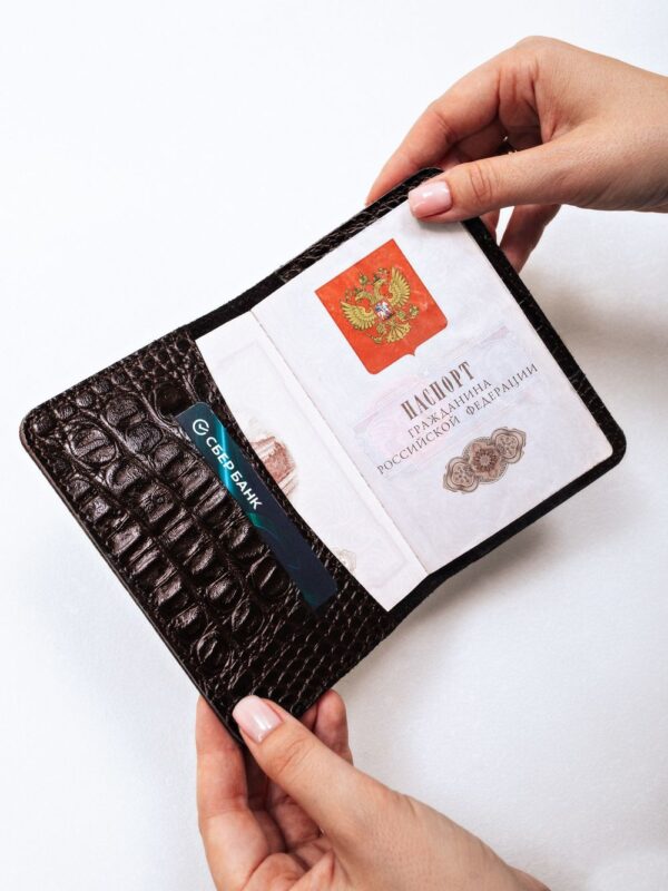 Обложка для паспорта коричневая