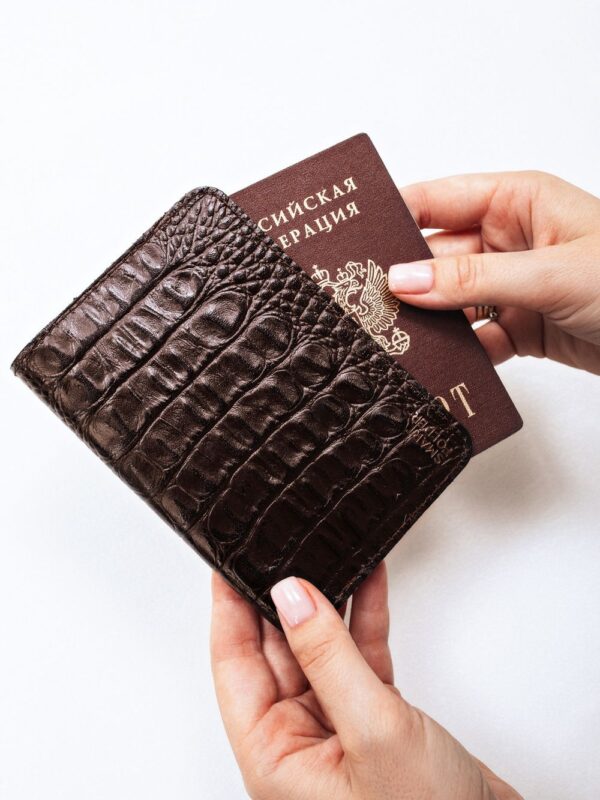 Обложка для паспорта коричневая