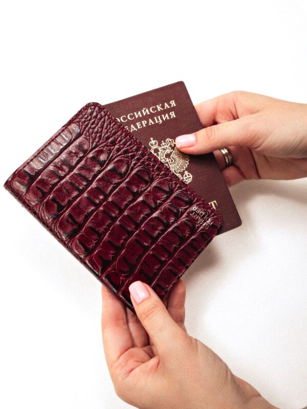 Обложка для паспорта бордовая