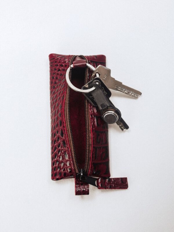 Ключница бордовая