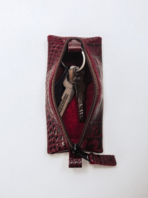 Ключница бордовая