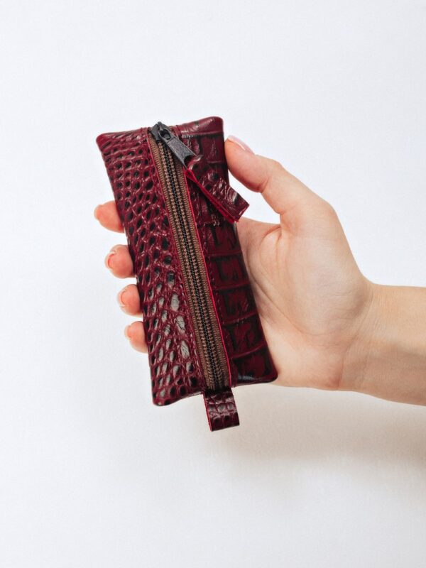 Ключница бордовая