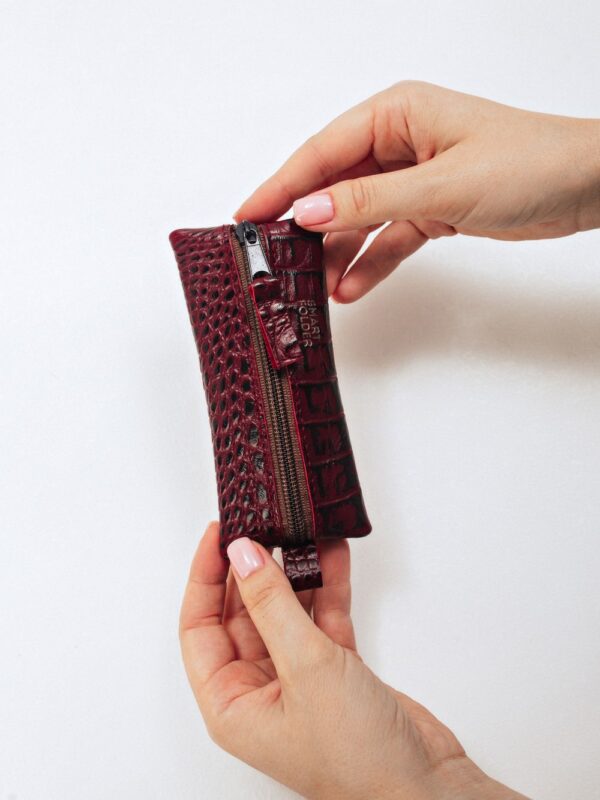 Ключница бордовая