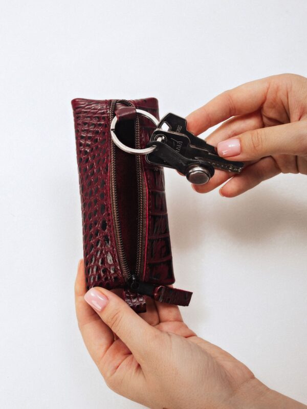 Ключница бордовая