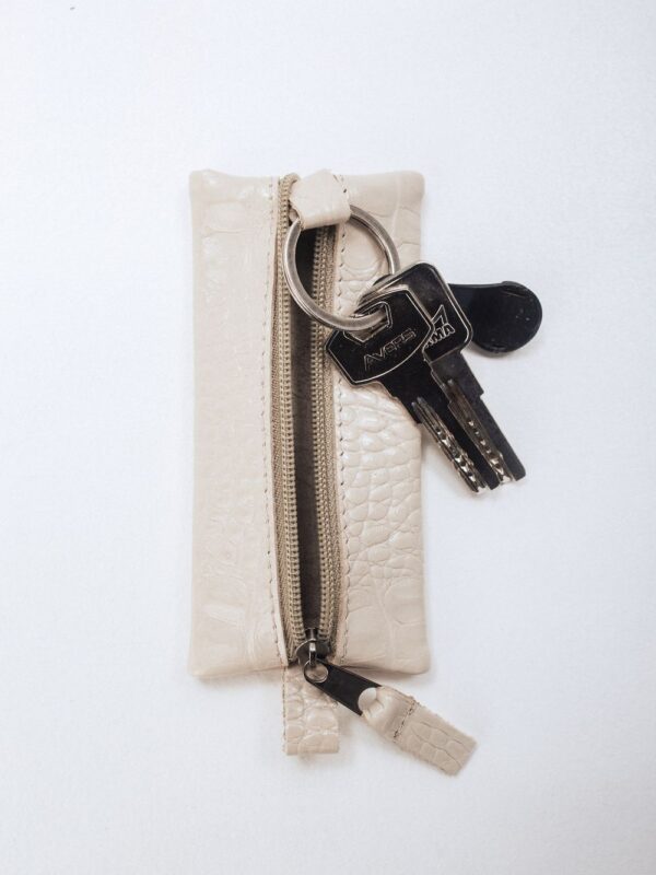 Ключница бежевая