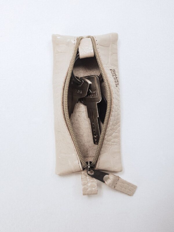 Ключница бежевая