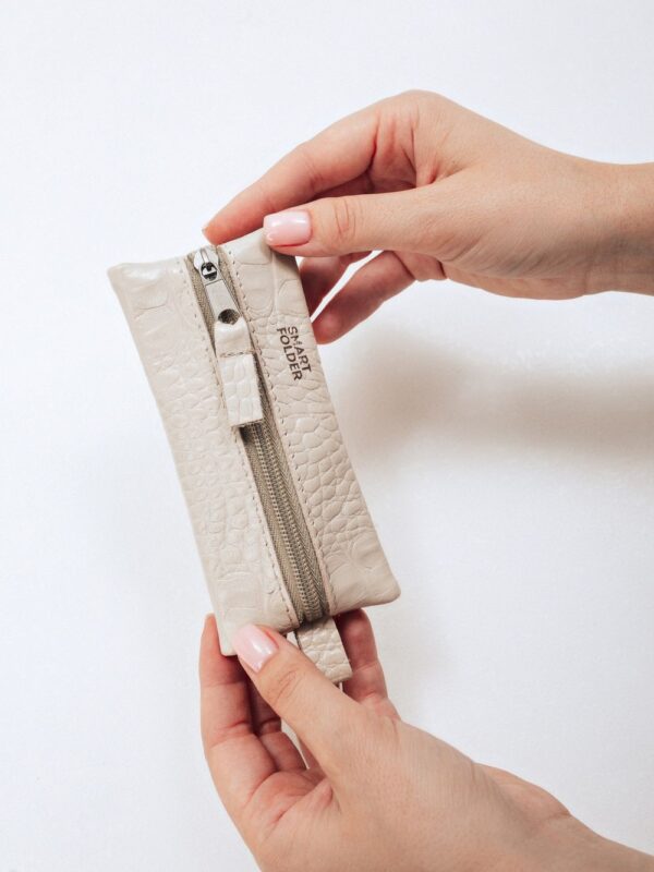 Ключница бежевая