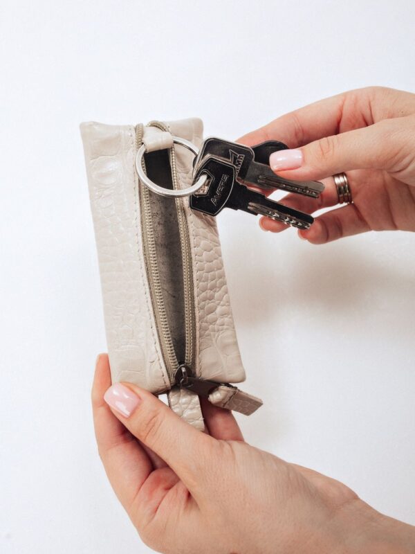 Ключница бежевая