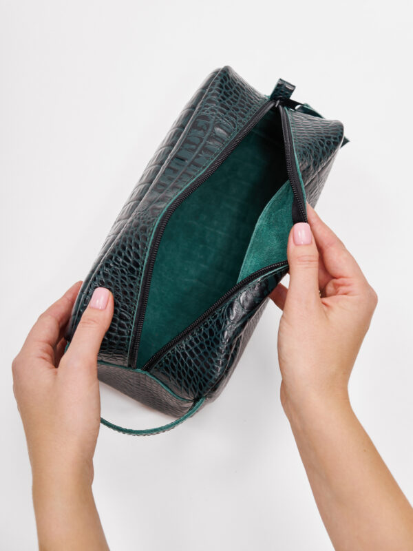 Косметичка зеленая